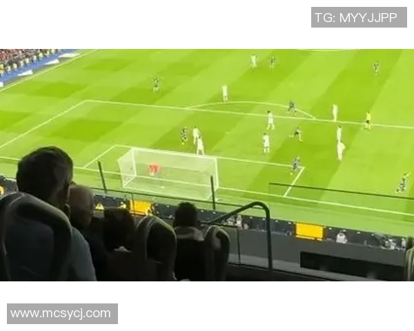 外号哥斯拉的足球明星如何在绿茵场上展现强大力量与魅力